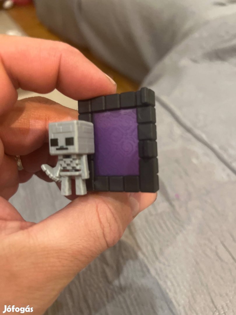 Kinder joy nether portal skeleton telefontartó