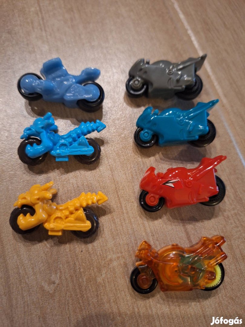 Kinder tojás figurák lendkerekes motorok