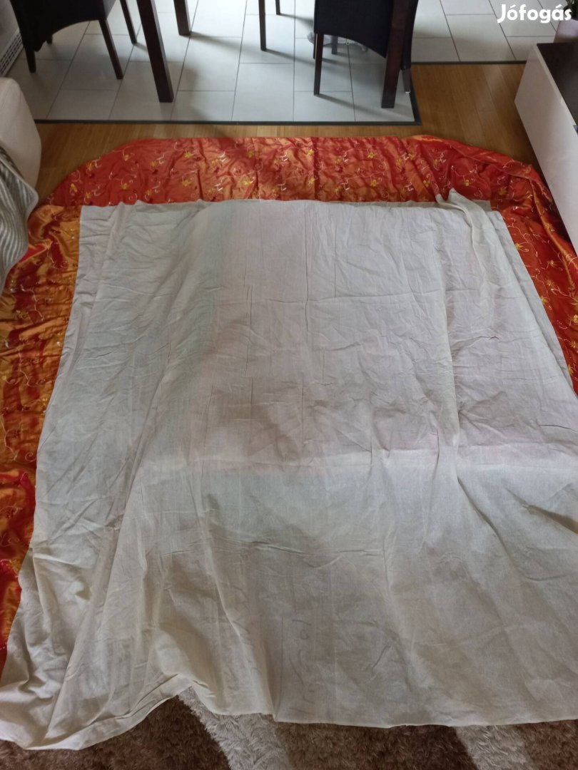 King Size ágyra selyem hímzett ágytakaró + dísz lepedő + díszpárnák 