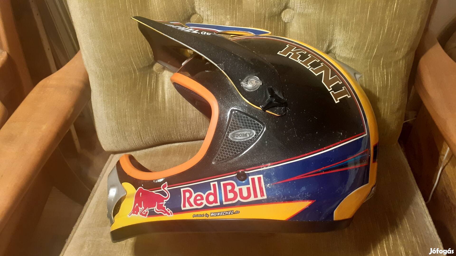 Kini Red Bull KTM motoros sisak