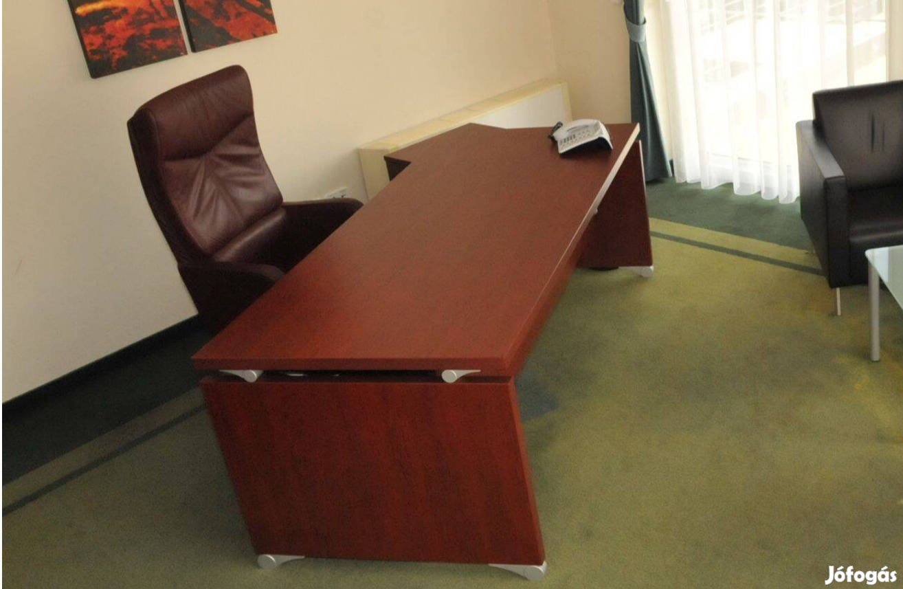 Kinnarps főnöki bőr irodaszék és modern főnöki íróasztal eladó