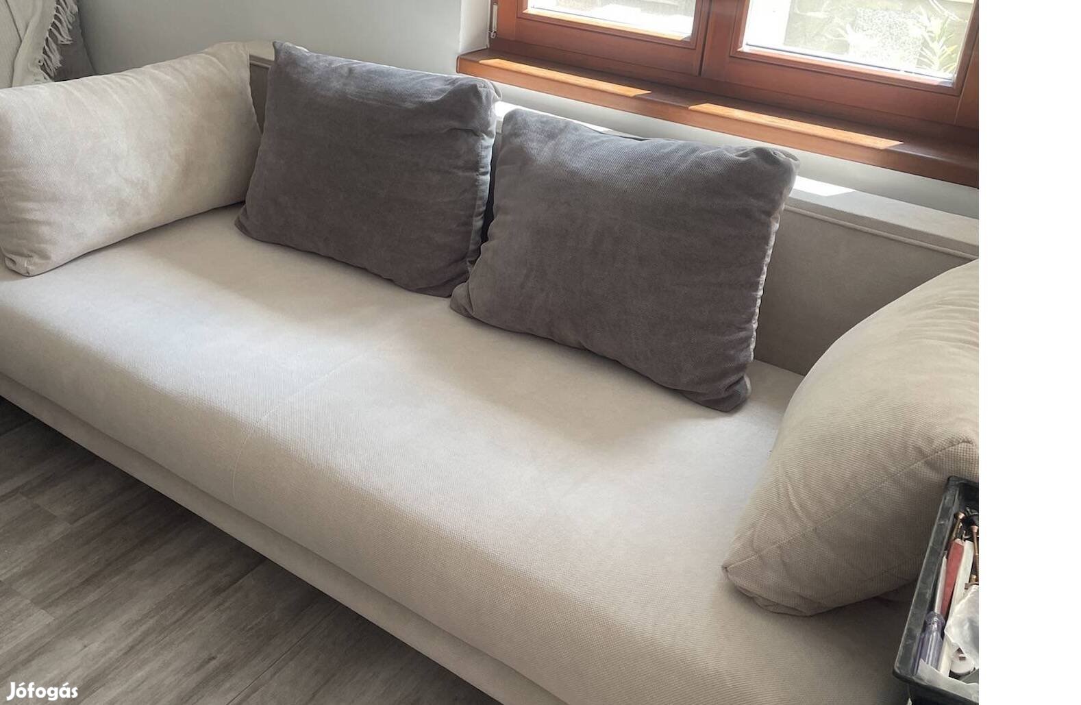 Kinyitható 2 személyes kanapéágy összecsukott állapotban 2m X 90 cm