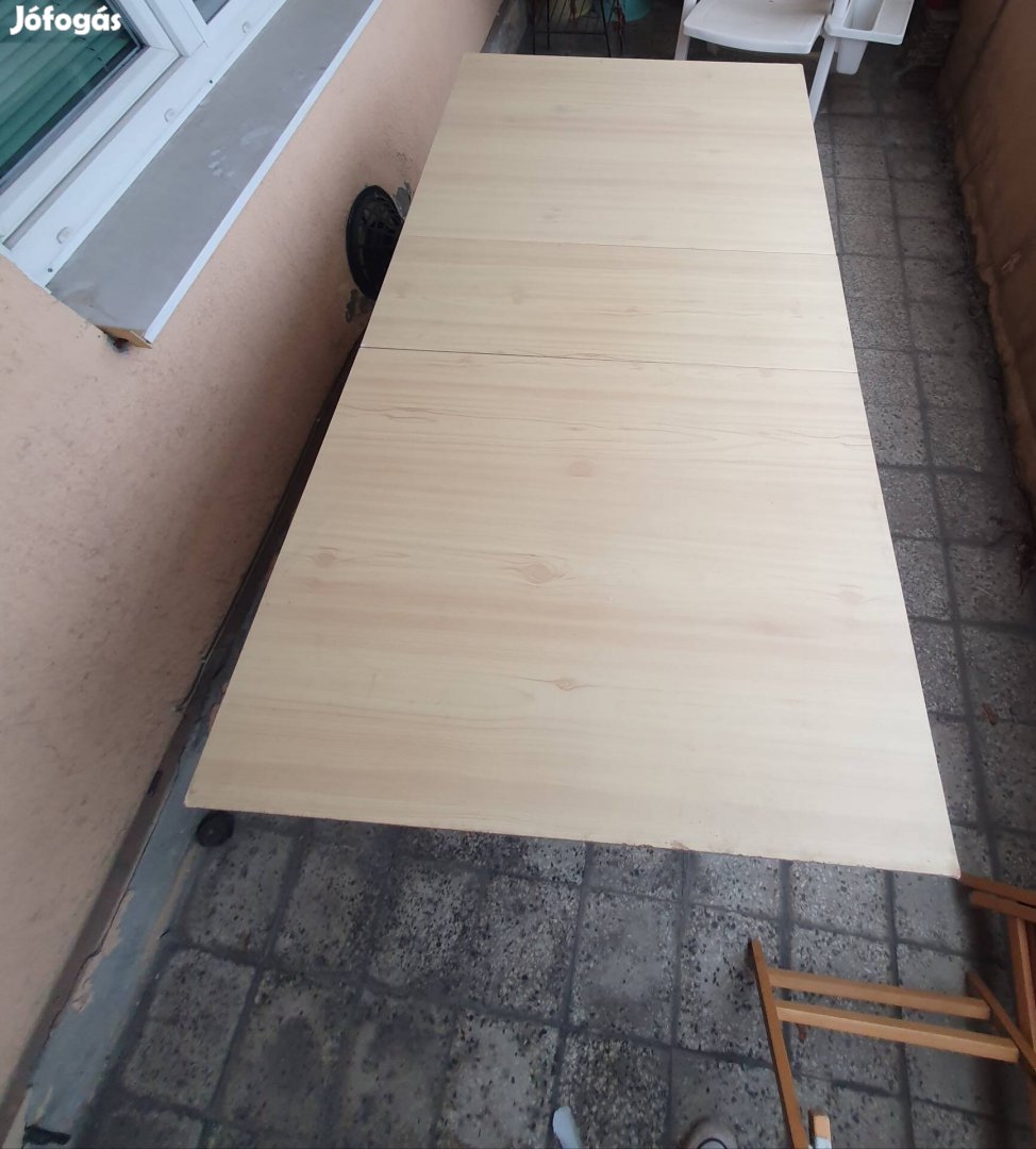 Kinyitható Terasz asztal 4db összecsukható székkel
