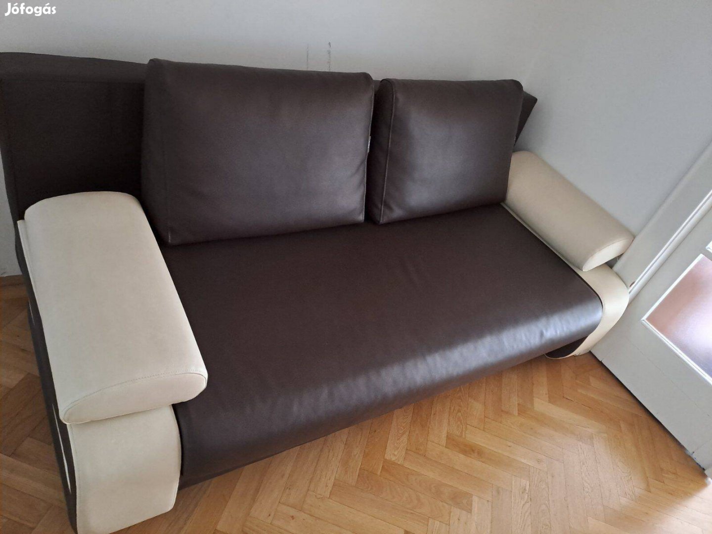 Kinyitható ágynemütartós kanapé Győr-ben eladó!