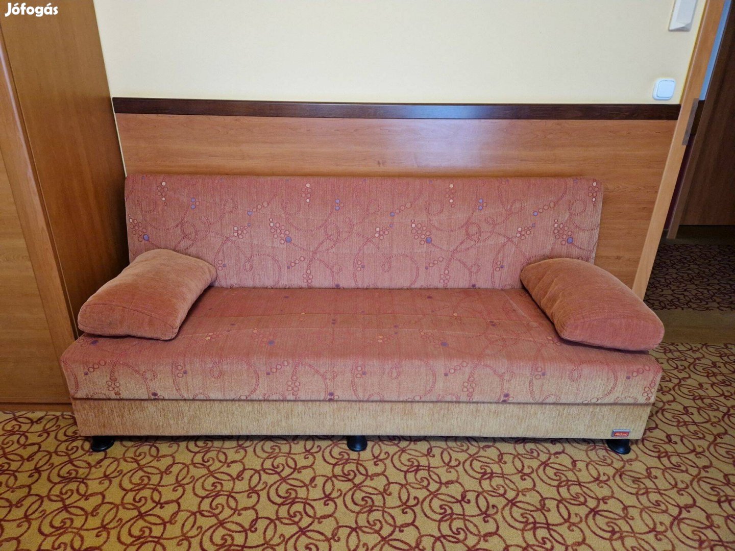 Kinyitható kanapé ágyneműtartós 185 cm x 100 cm lehajtva, mintás