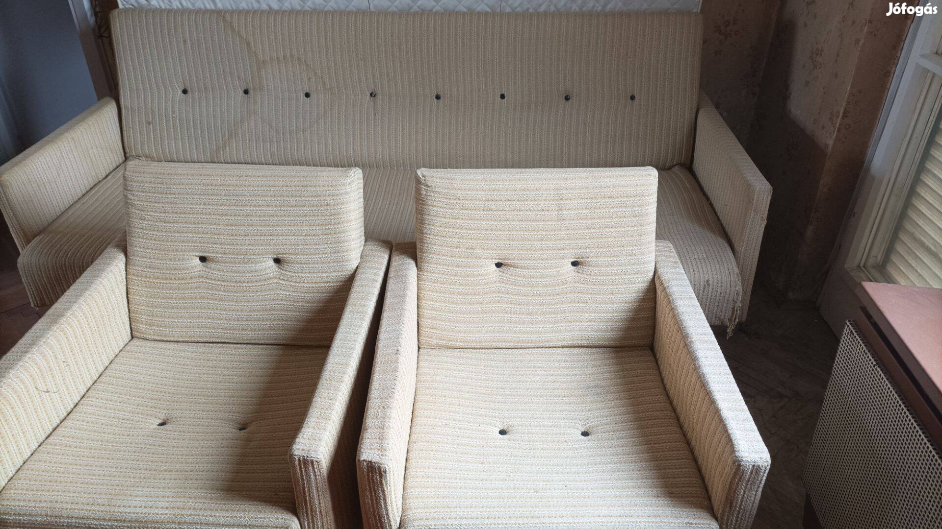 Kinyitható kanapé fotelokkal