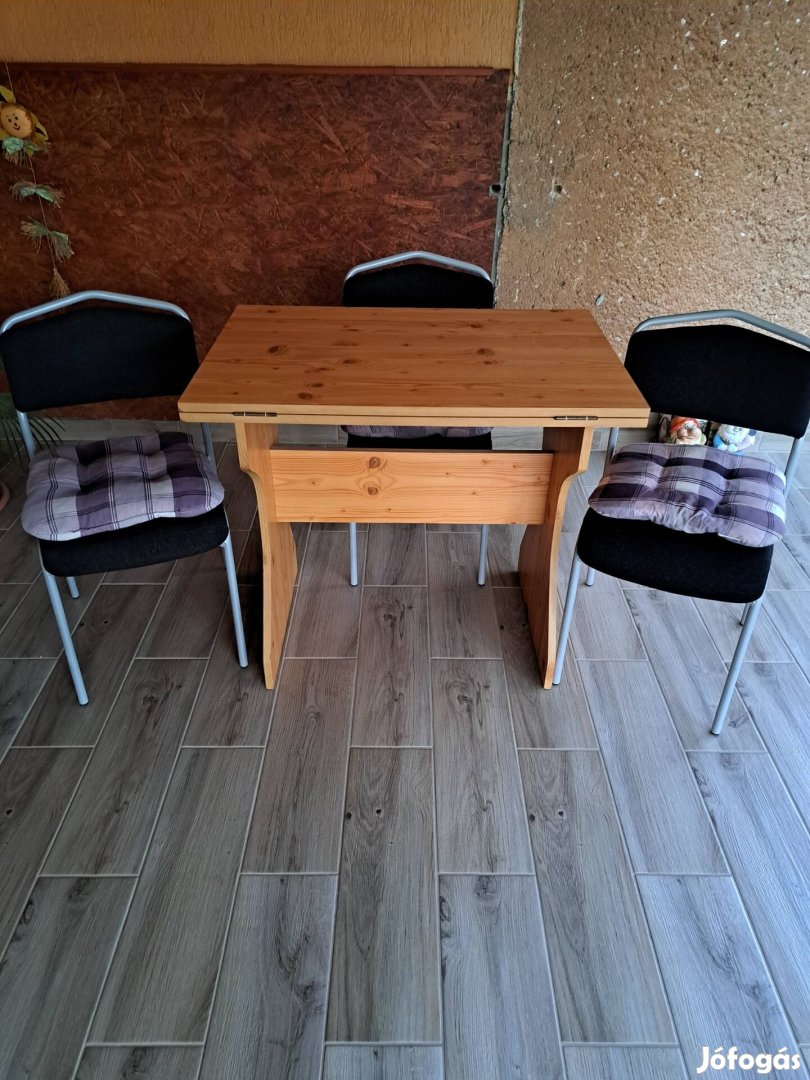 Kinyithatós ebédlő asztal 3 székkel