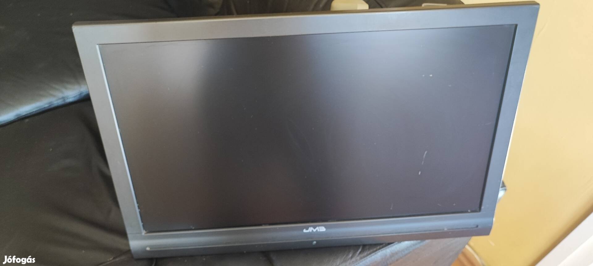 Kis LCD tv eladó ajándék fali tartóval 
