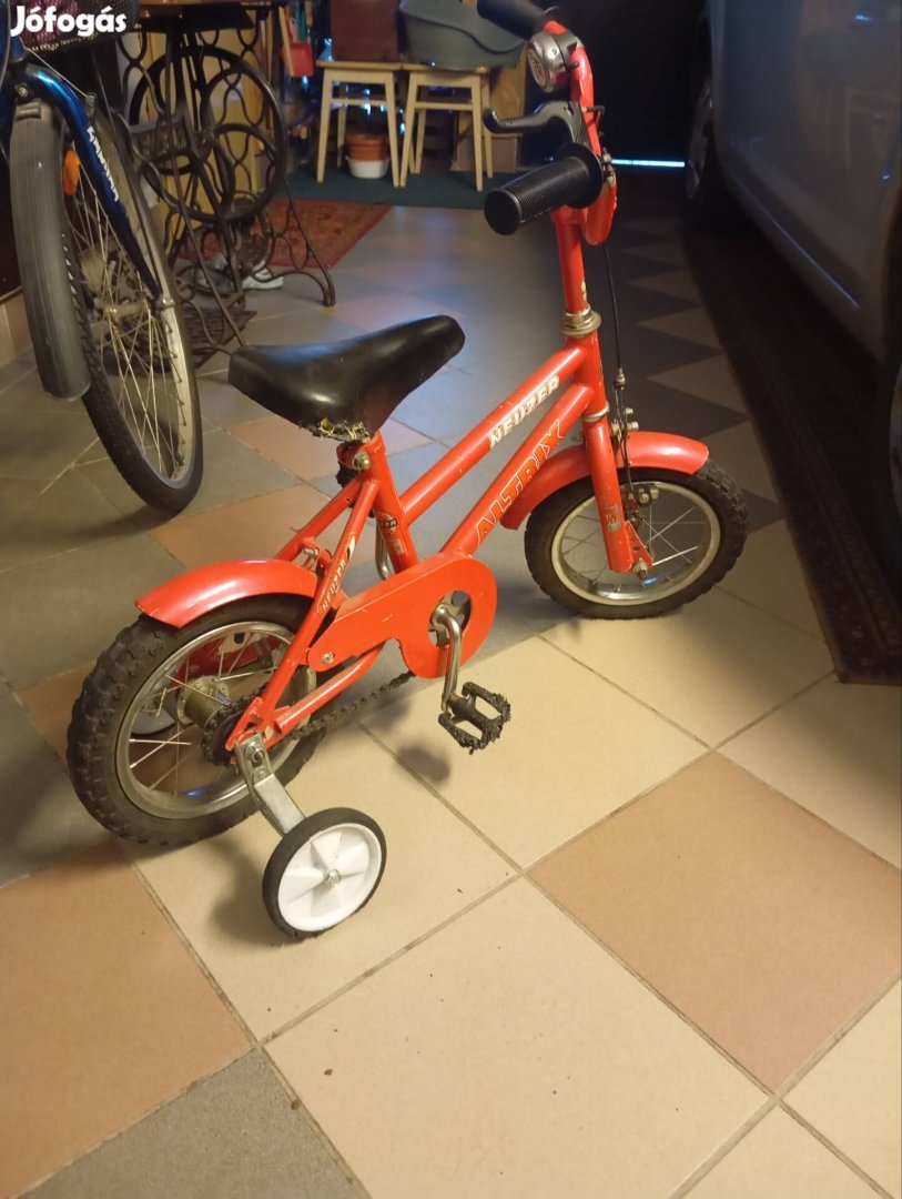 Kis aranyos piros Neuzer gyerek kerékpár elado