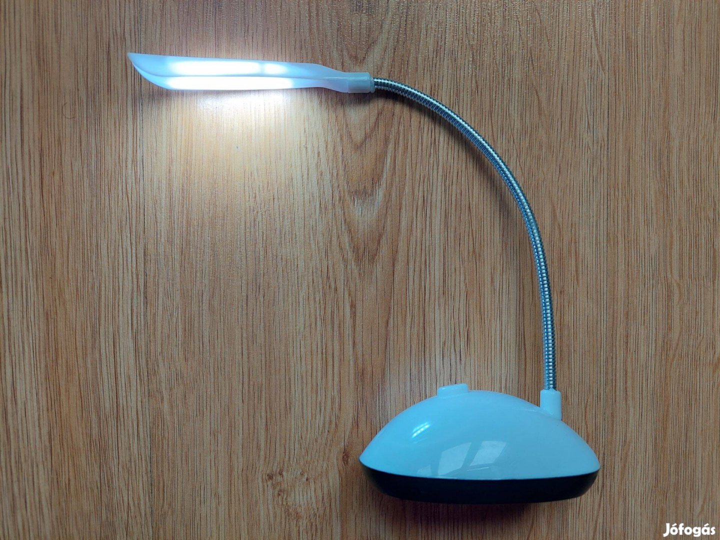 Kis méretű asztali LED lámpa (fehér)