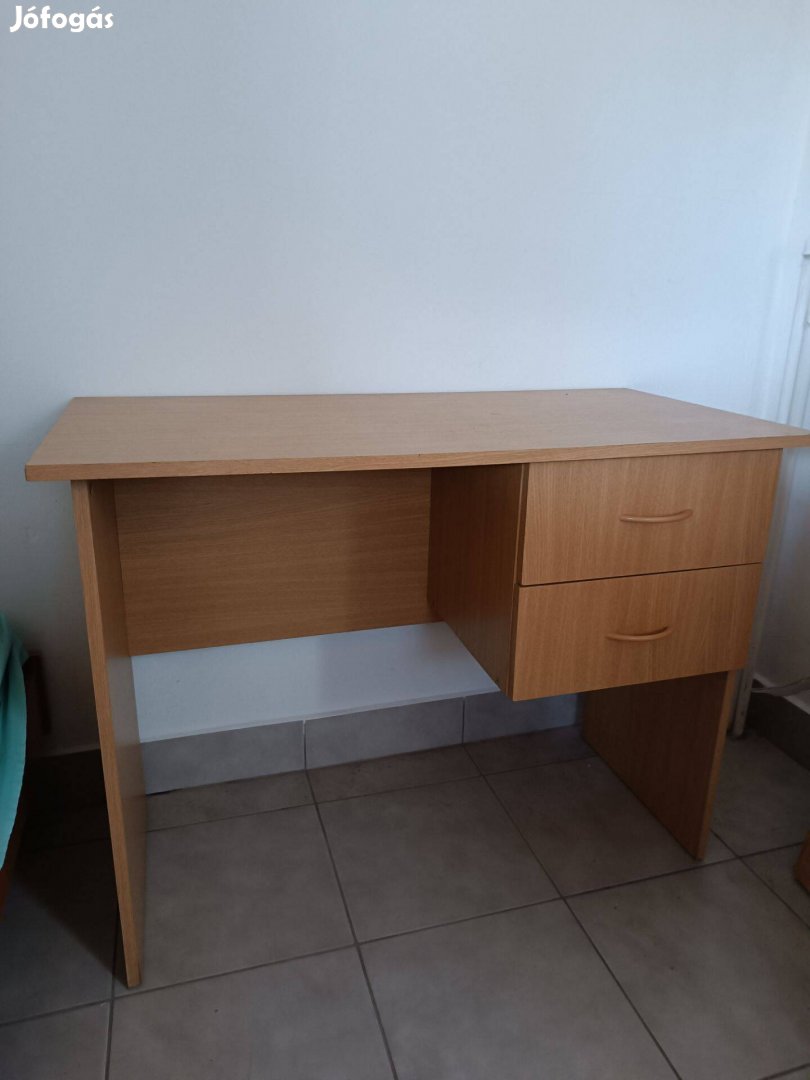Kis méretű írósztal