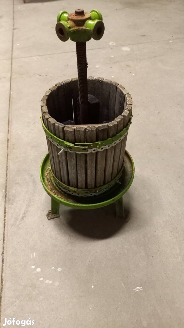 Kis méretű szőlő prés eladó