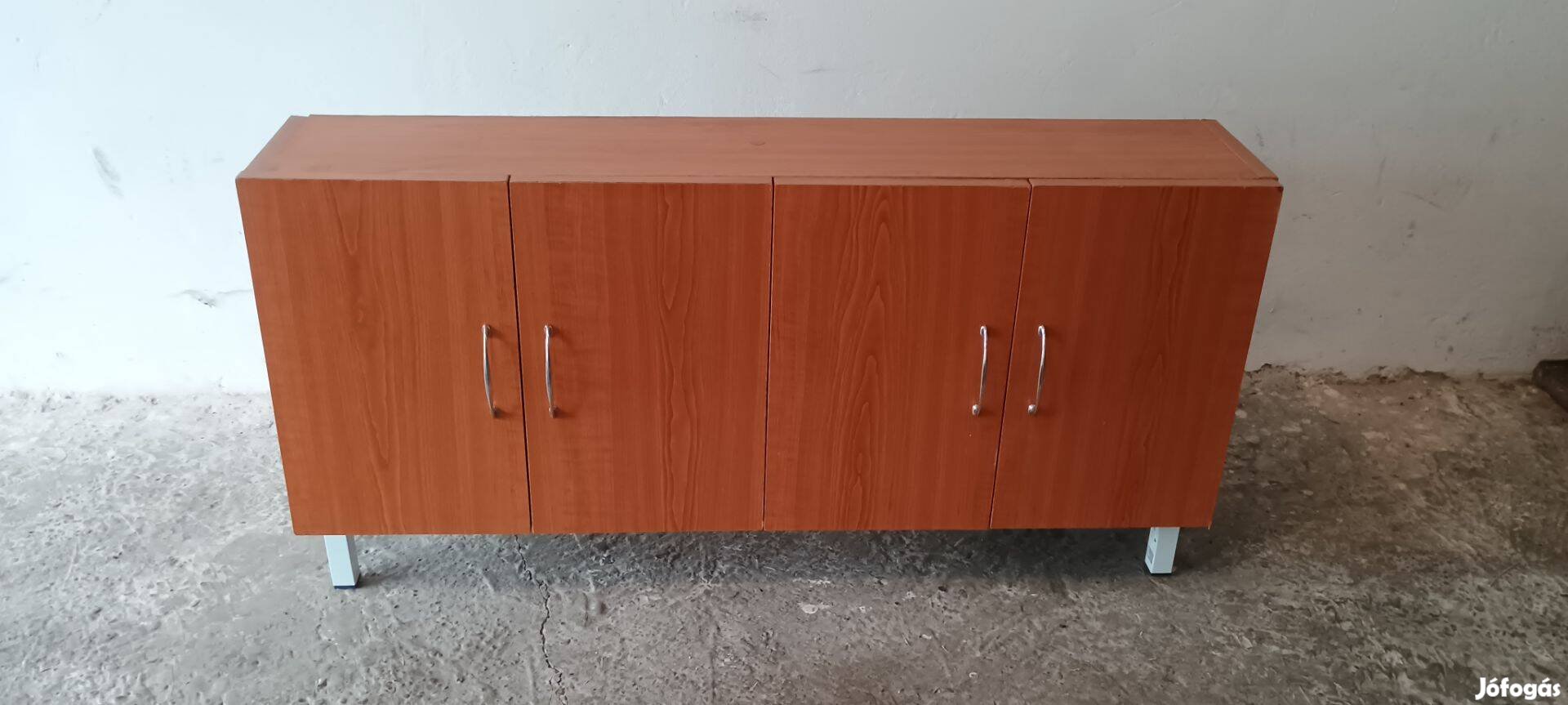 Kis szekrény csersznye színben