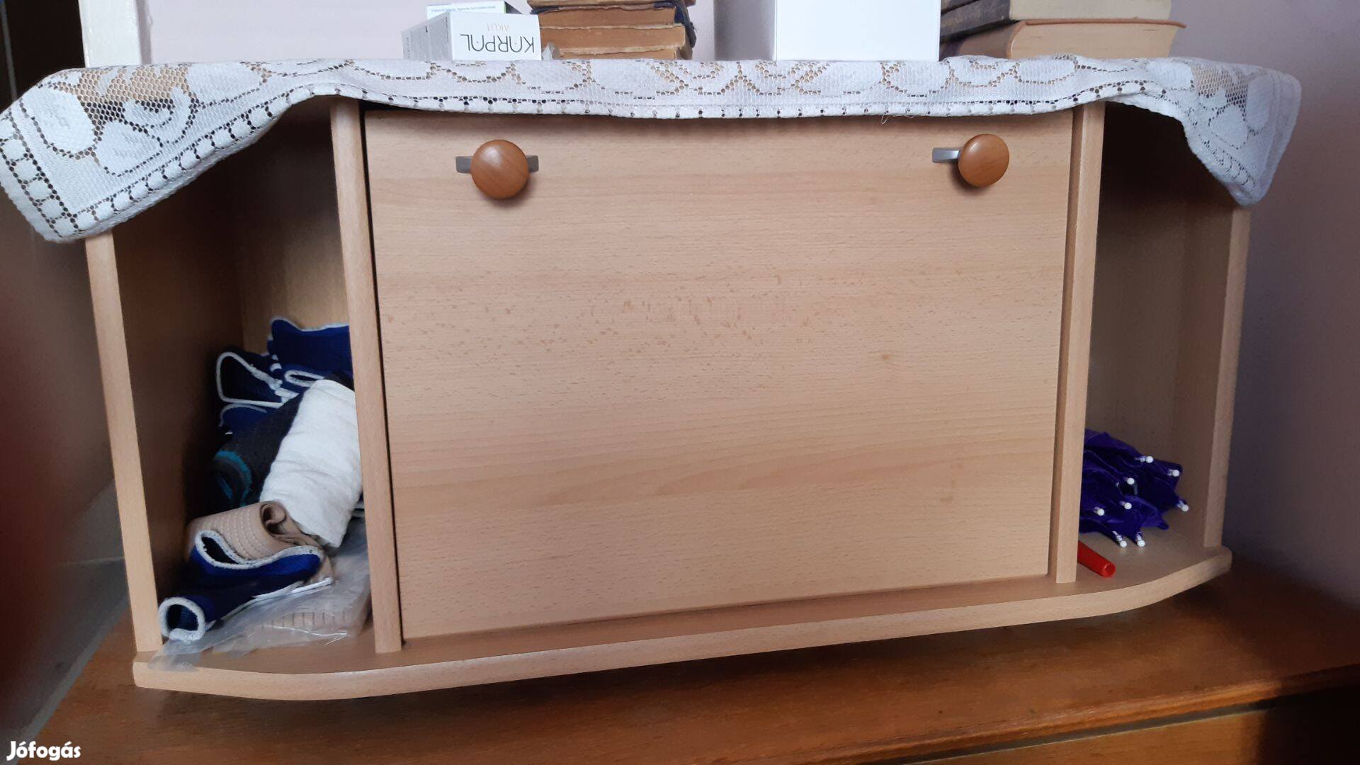Kis szekrény eladó