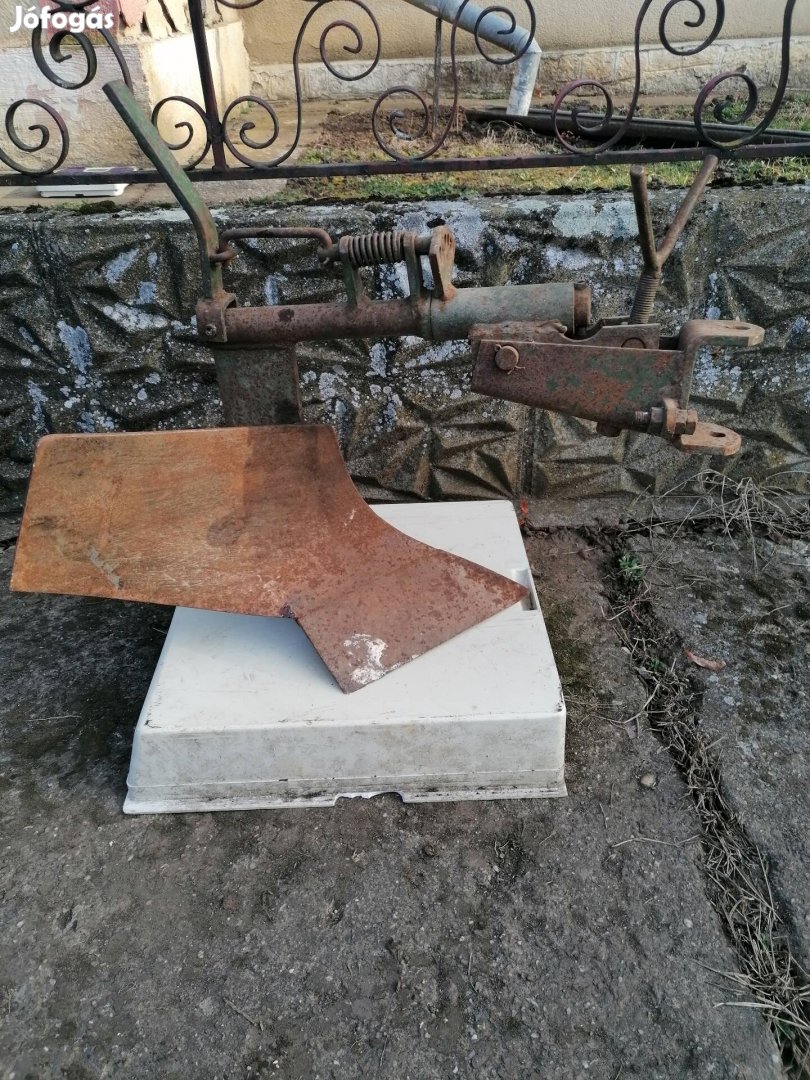 Kis traktor eke