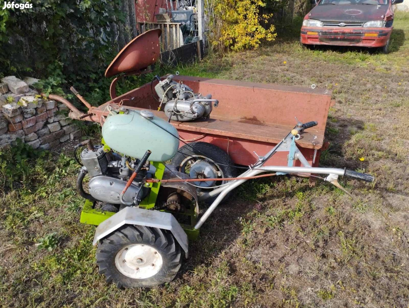 Kis traktor és tartozékai eladók!