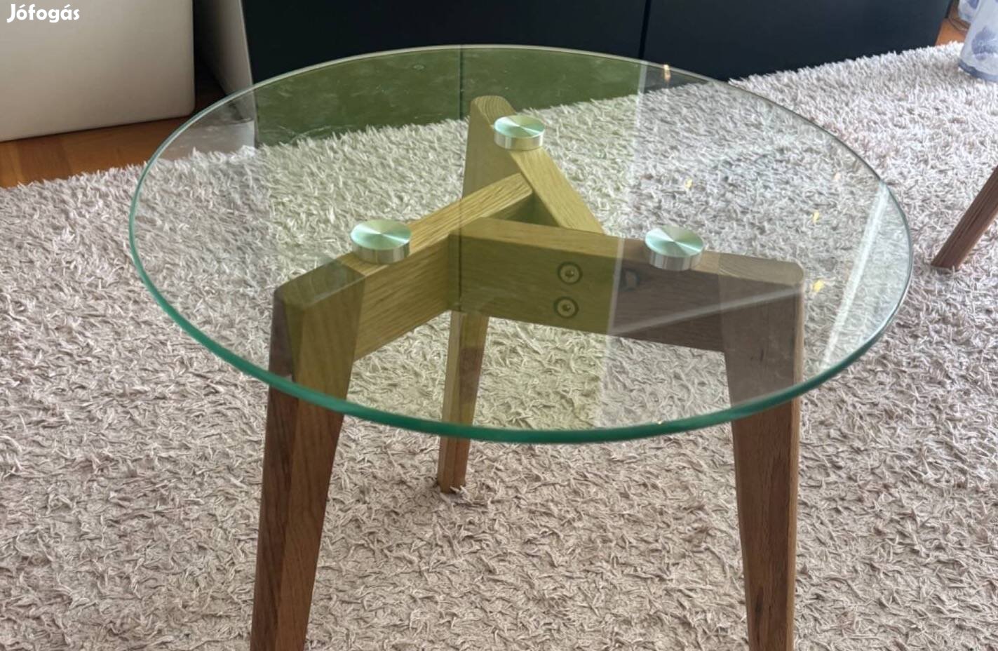 Kis üvegasztal