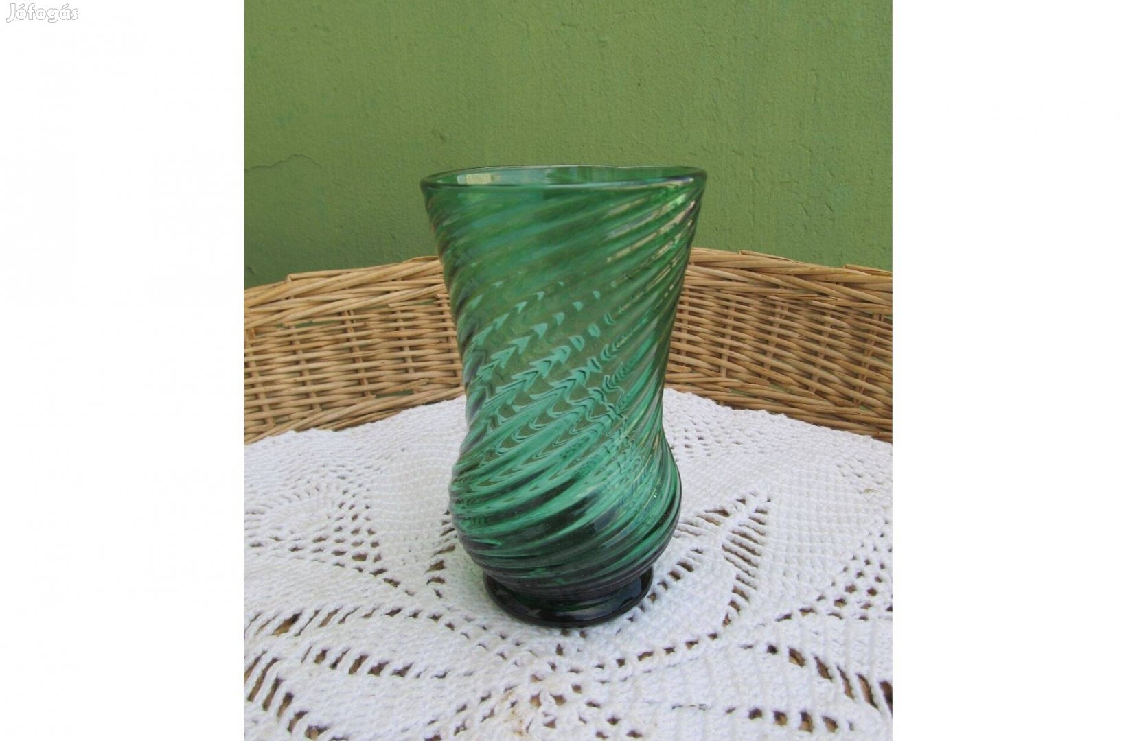 Kis zöld üveg váza
