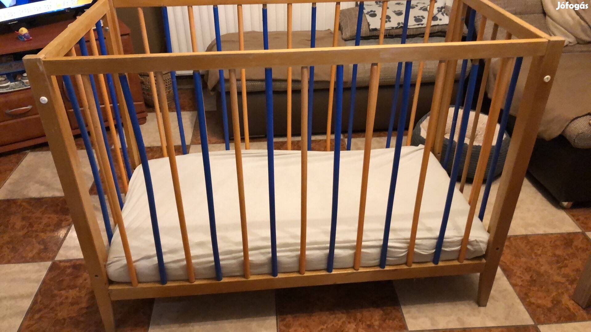 Kiságy ,járóka állítható magasság ,kókuszmatraccal eladó!