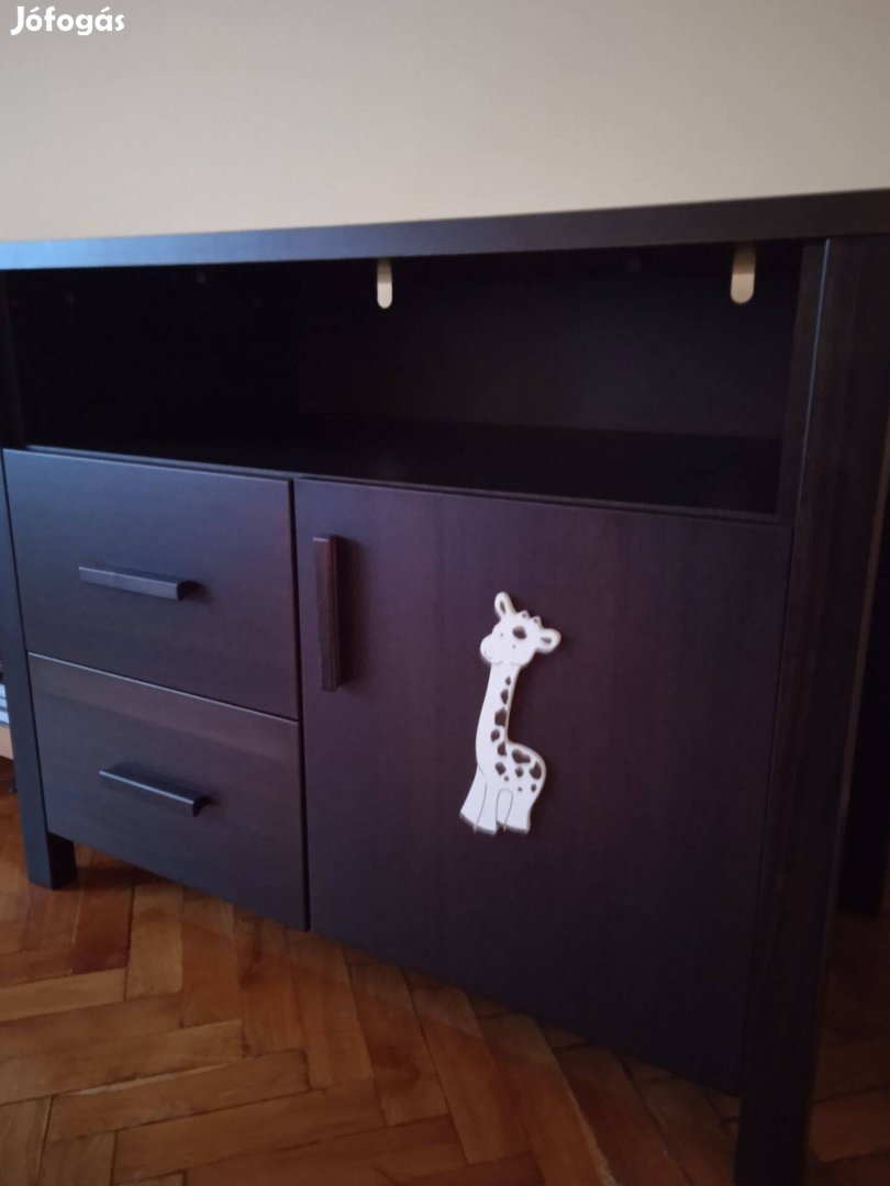 Kiságy és pelenkázó komód szettben