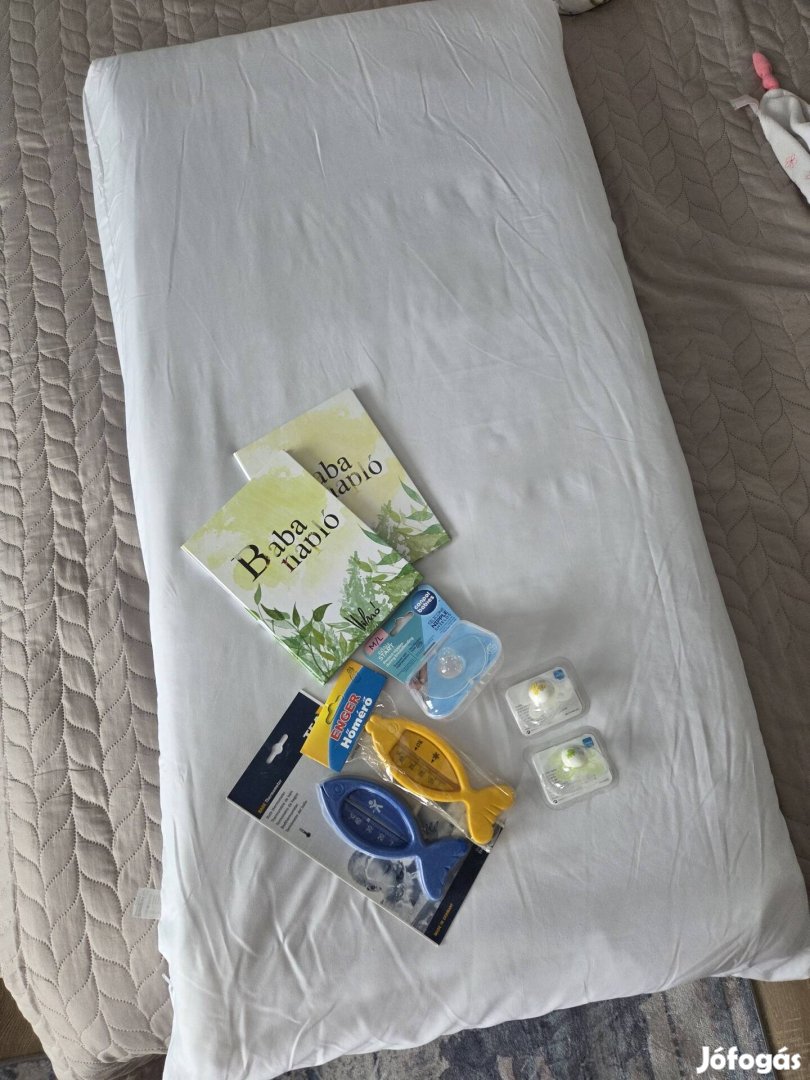 Kiságy matrac és baba cuccok