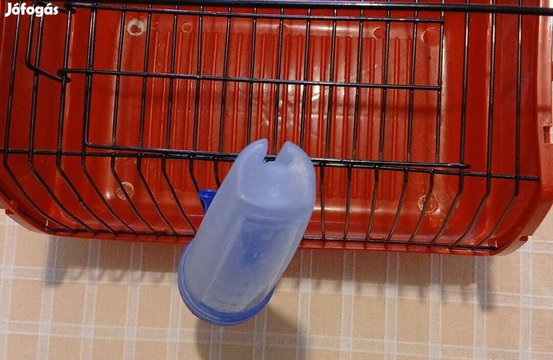 Kisállat hordozó szállítóbox doboz kosár itatóval