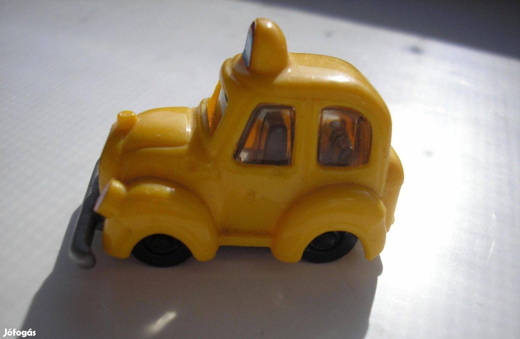 Kisautó , sárga taxi , 3,5 x 2,5 cm , használt