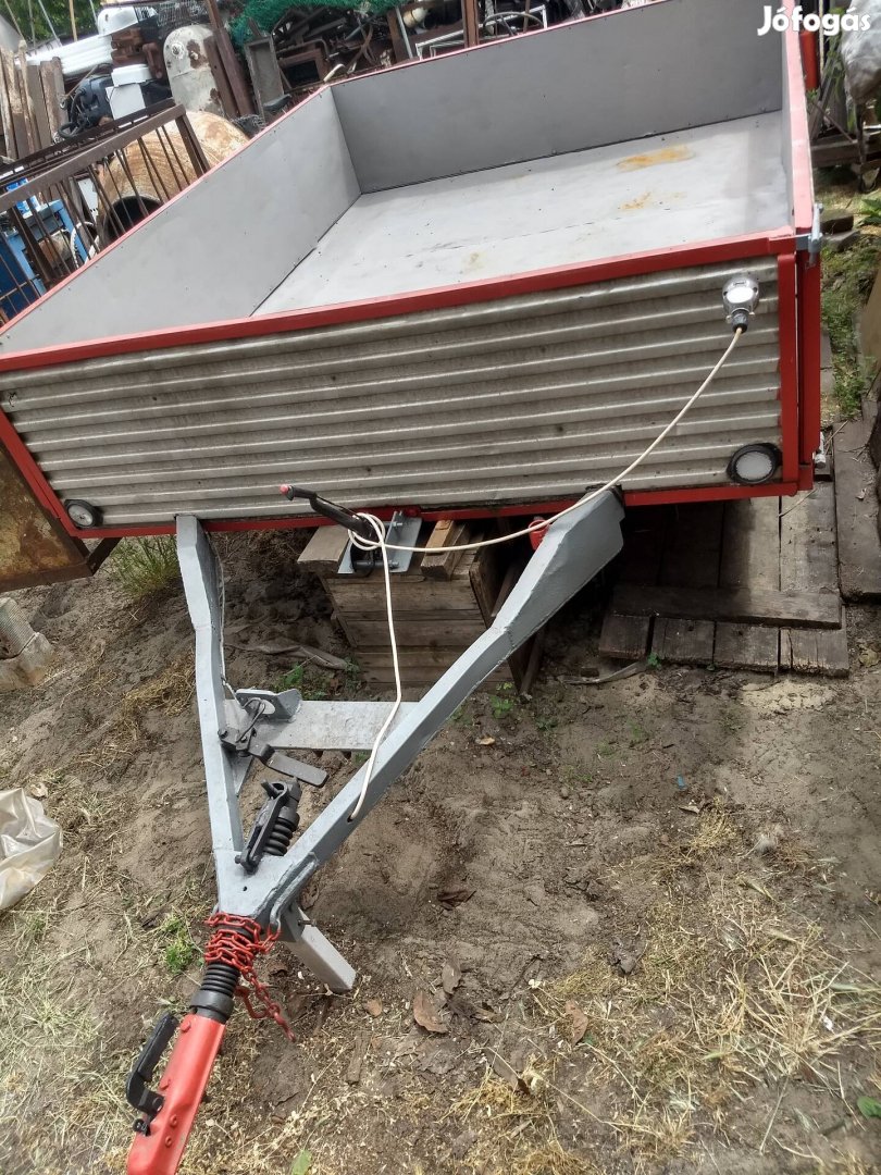 Kisbála lehordó traktor utánfutó