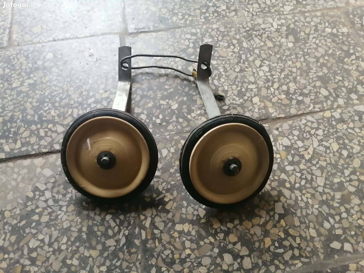 Kisbiciklihez stabil pótkerék