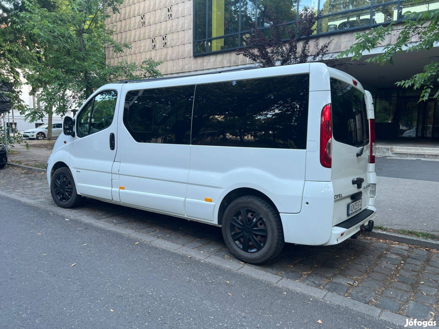 Kisbusz bérlés, 9 személyes kisbusz, mikrobusz bérlés soförrel