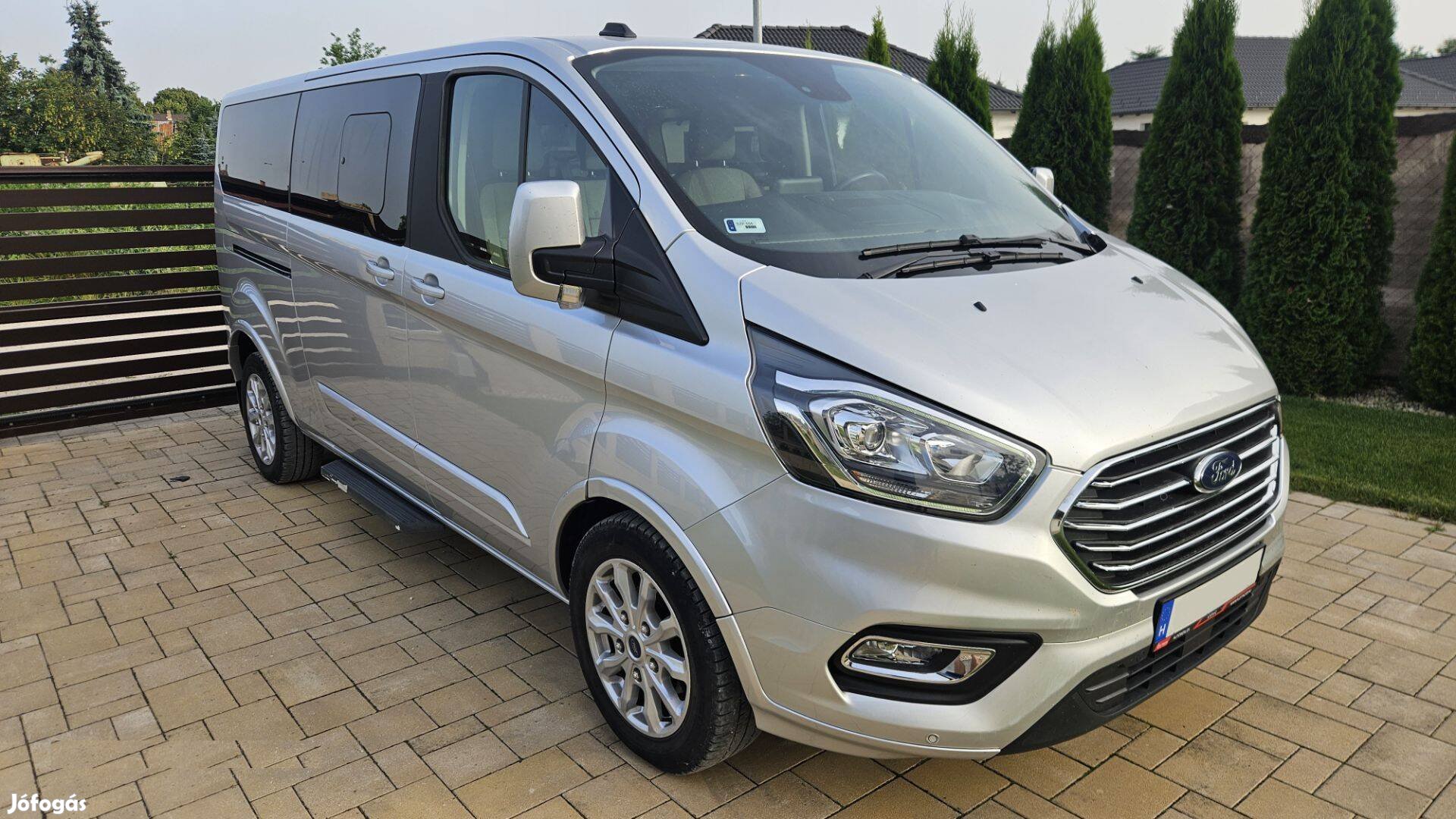 Kisbusz bérlés - 9 személyes, Automata Ford Tourneo Custom