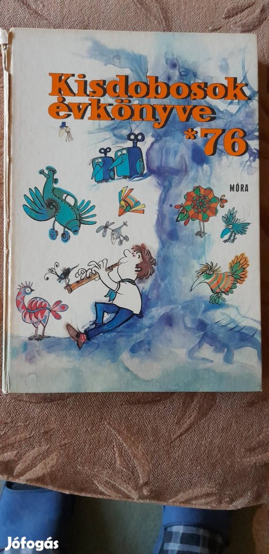 Kisdobos évköny 1976 (retro)+ kisdobos sip zsinór