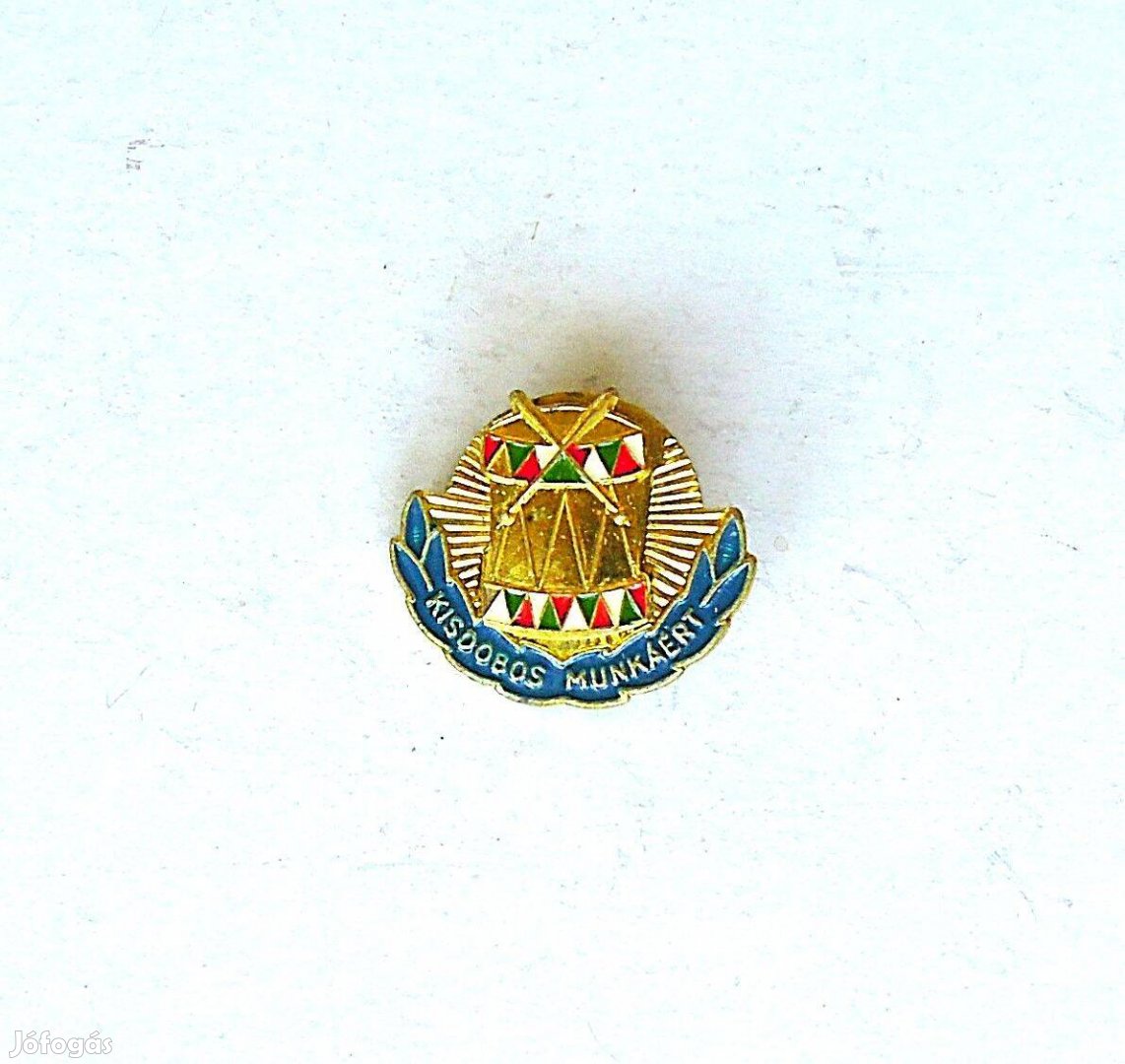 Kisdobos munkáért jelvény