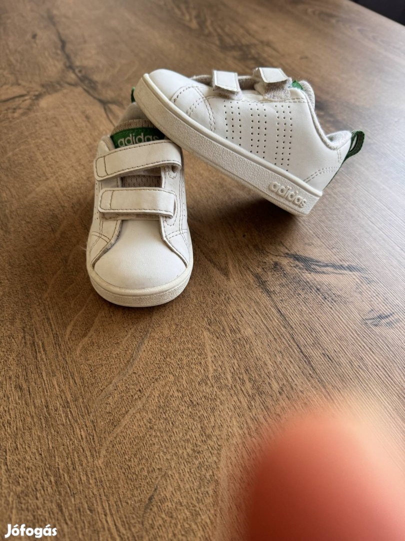 Kisfiú Adidas cipő!
