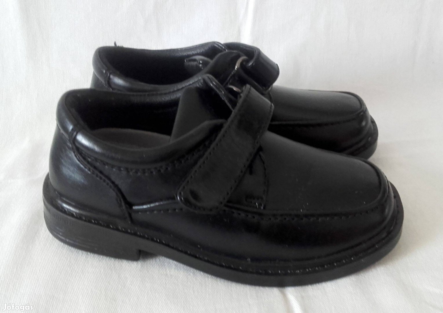 Kisfiú fekete cipő, új, Stafford, bth: 16 cm