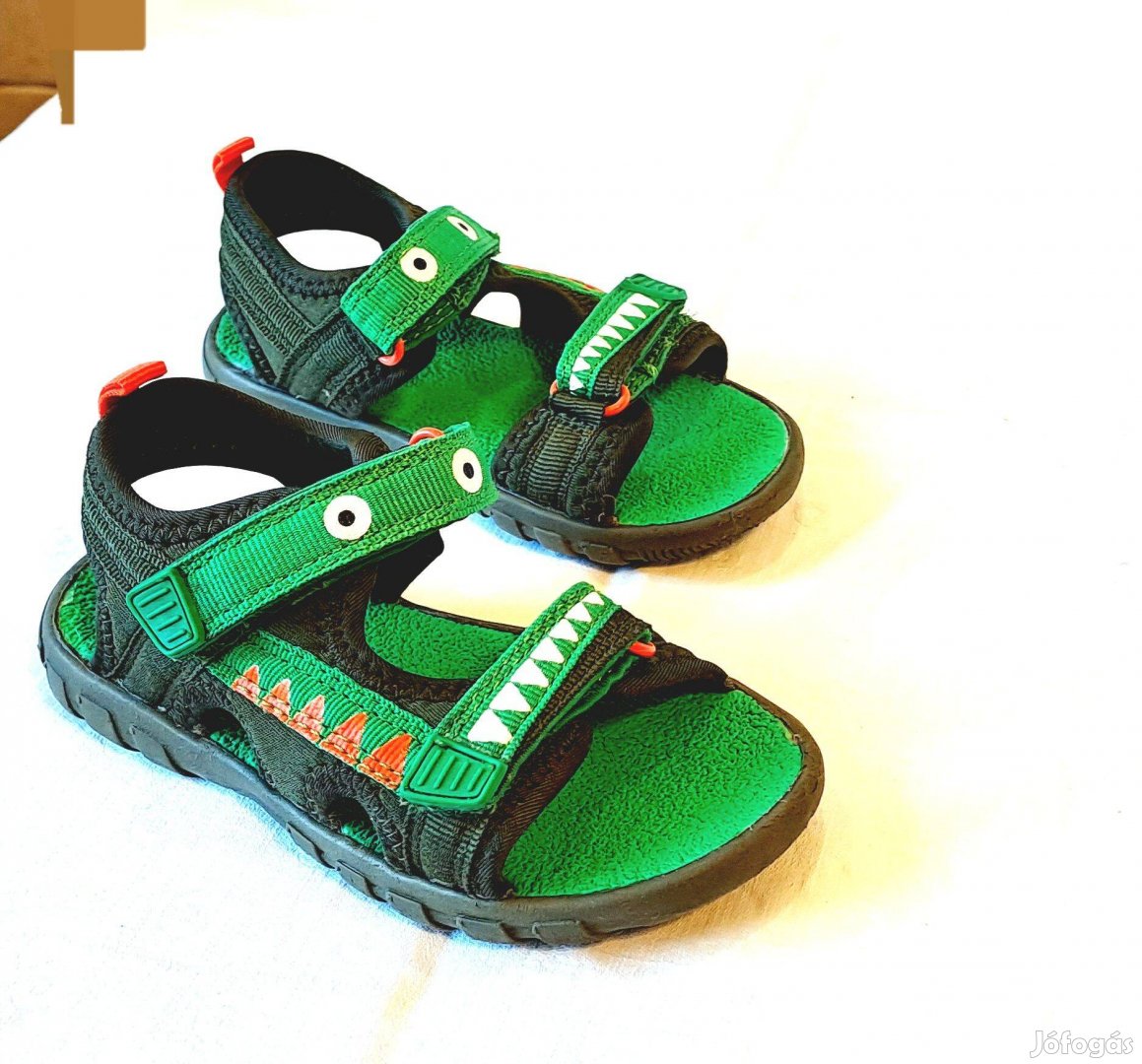 Kisfiú krokodilos szandál