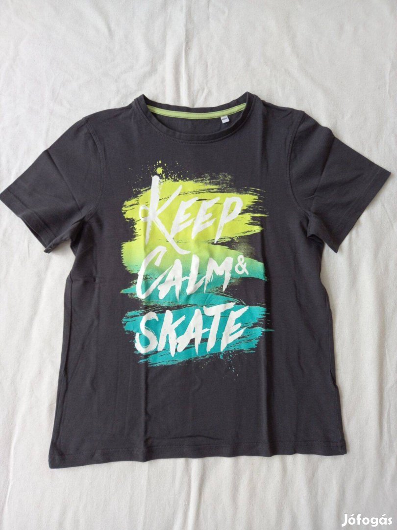 Kisfiú póló (146-152-es, Keep & Calm Skate, sötét, C&A)