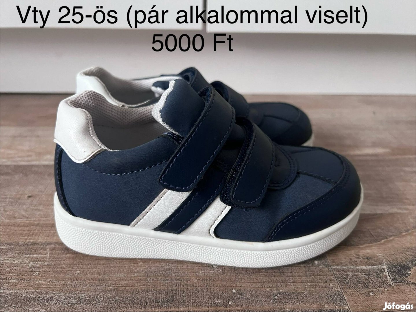 Kisfiú sportcipő 25-ös