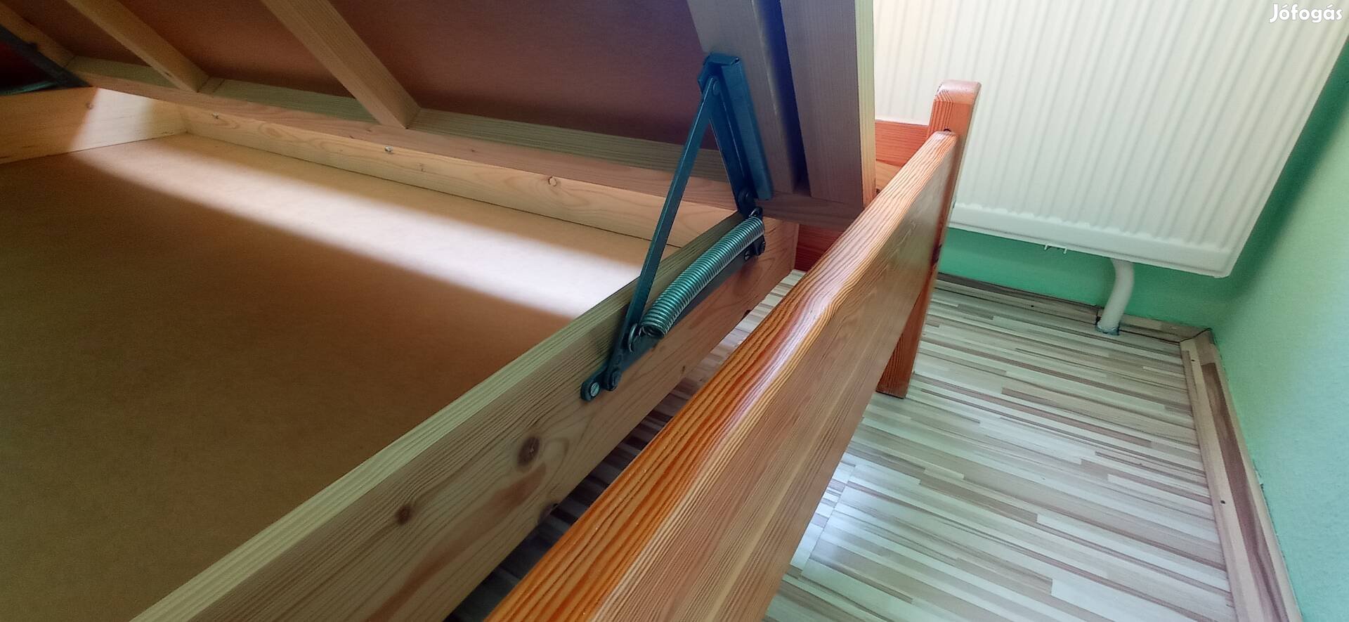 Kisipari 90*200 cm- es fenyőfából készült ágyak.