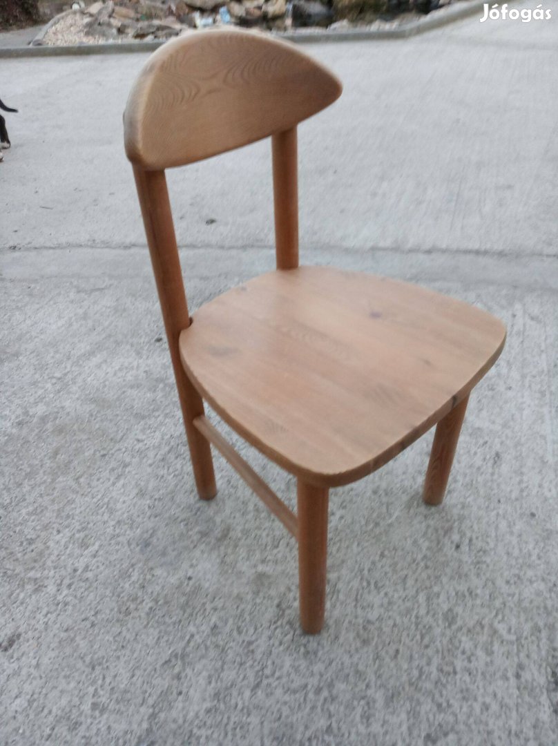 Kisipari gyártású tömör fa szék eladó
