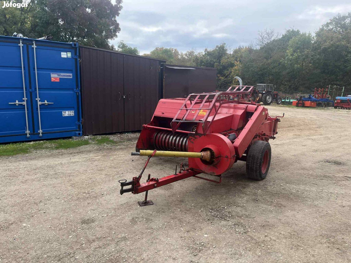 Kiskocka bálázó-felhordóval