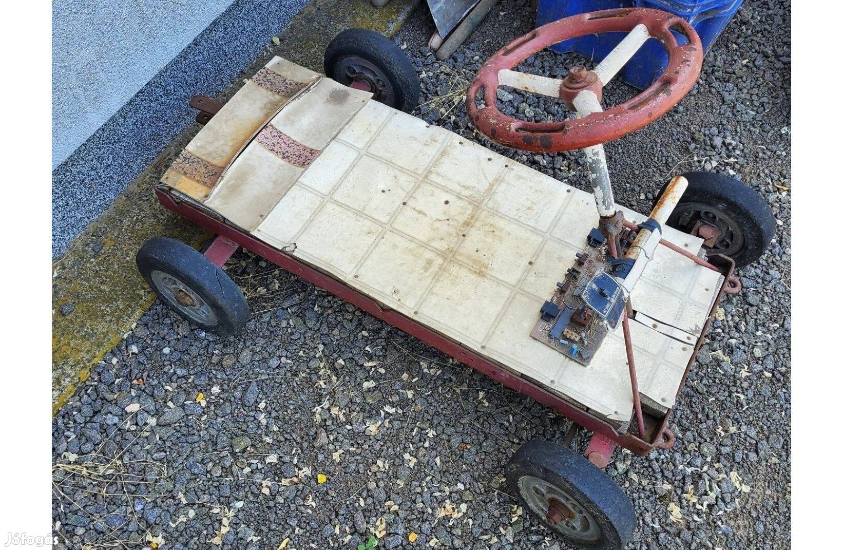 Kiskocsi 4 kerekű fém váz