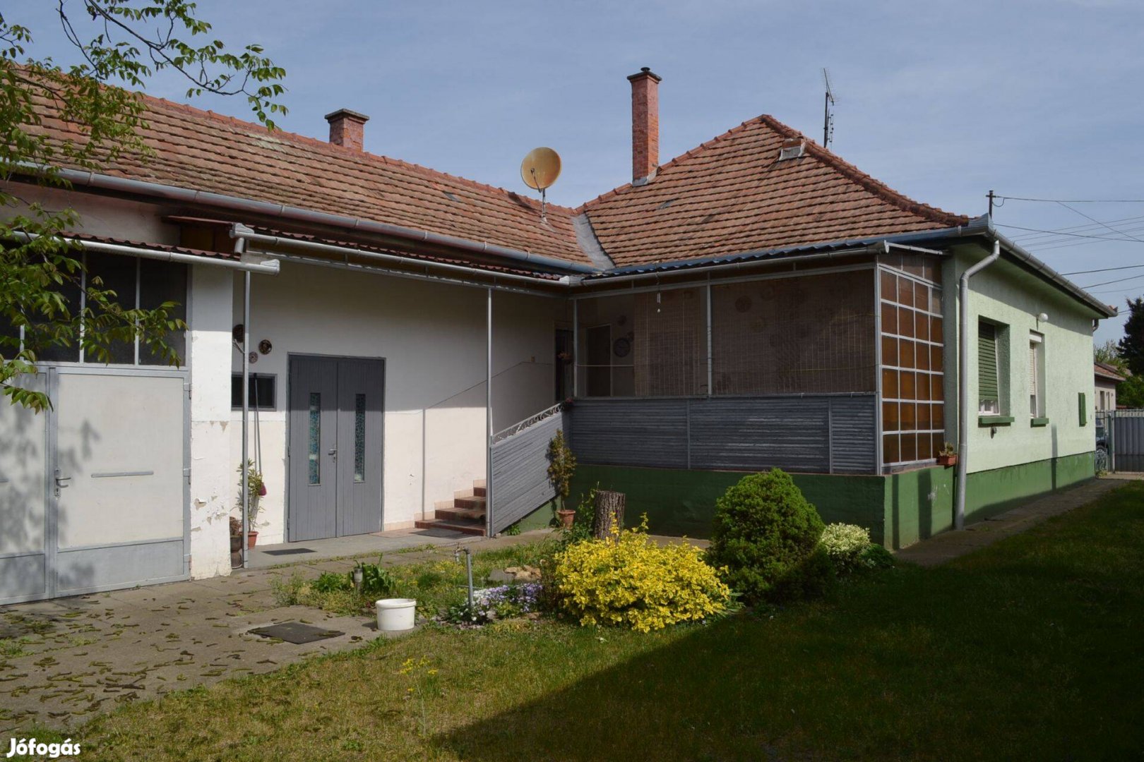 Kiskőrösön 130 m2 es lakóház, 50 m2 m.ép. 728 m2 területen