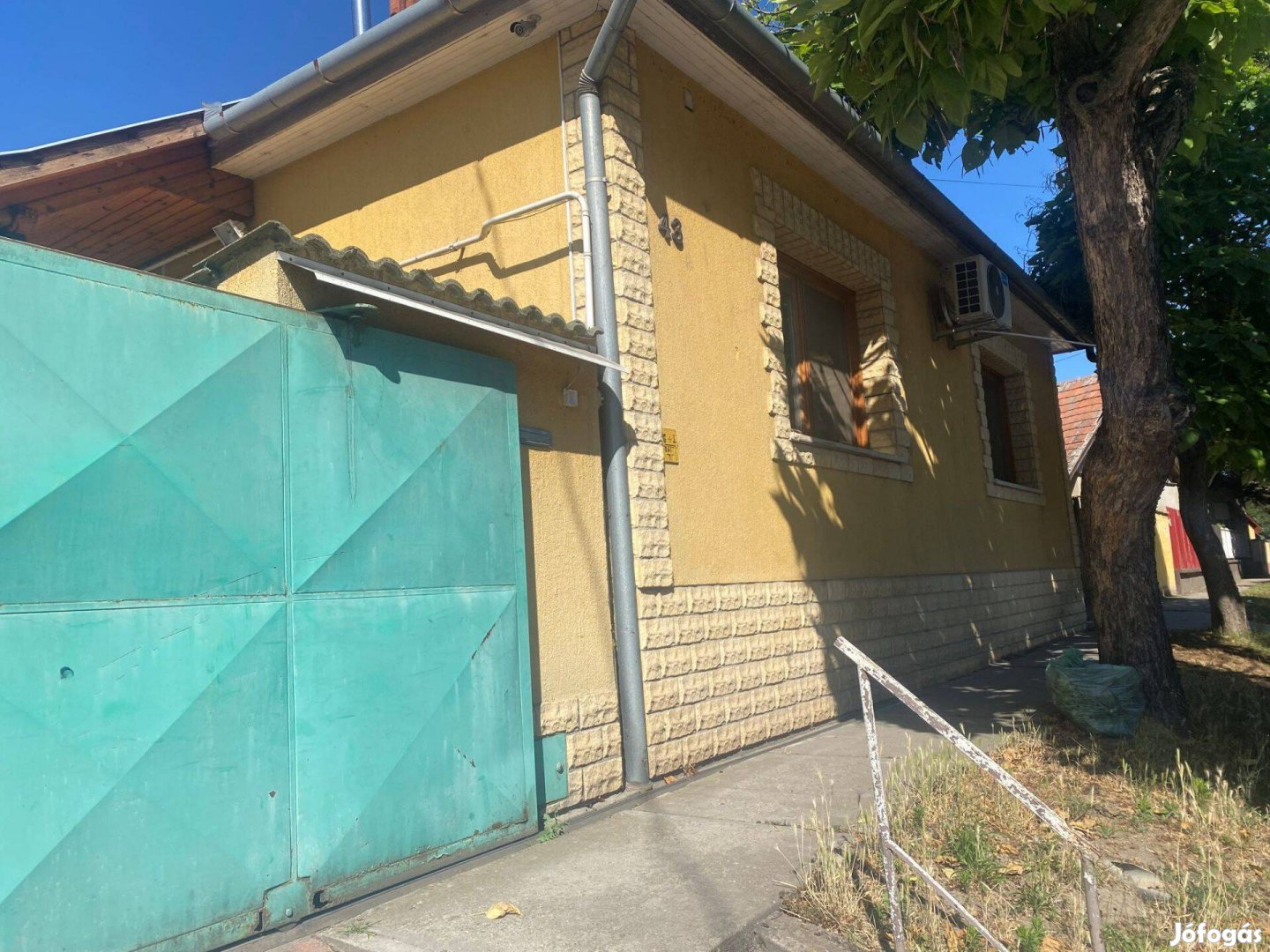 Kiskunhalas, 4 szobás napelemes családi ház melléképületekel