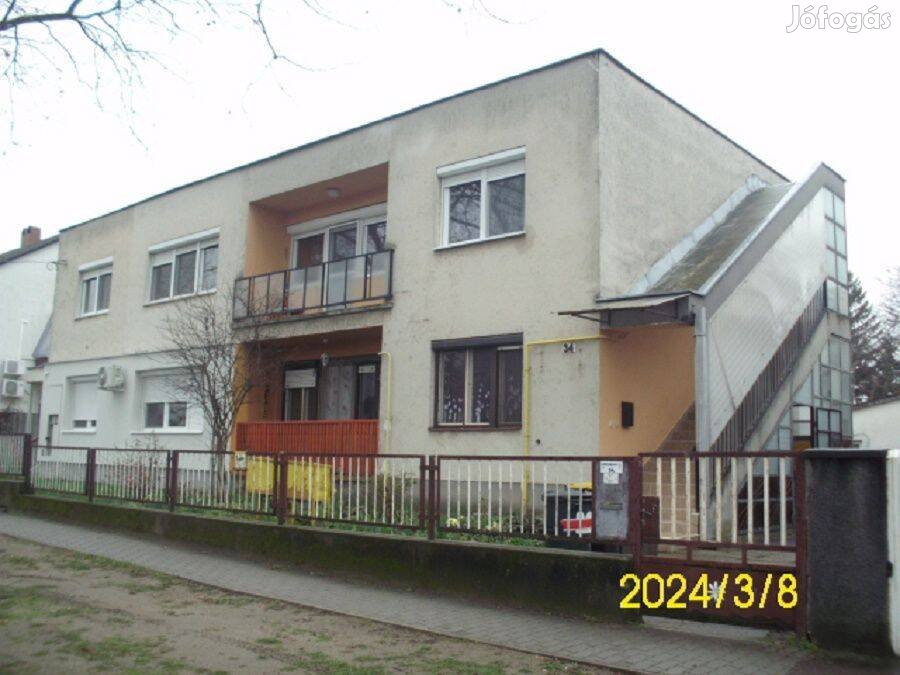 Kiskunhalas, Széchenyi utcában 3 szobás lakás eladó