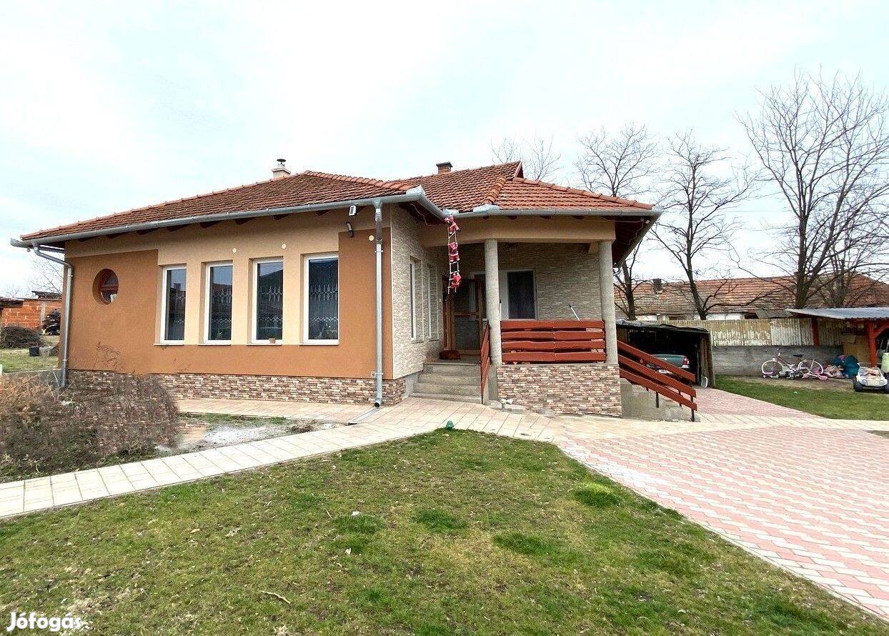 Kiskunhalas kertváros, 2 szoba nappalis újépítésű családi