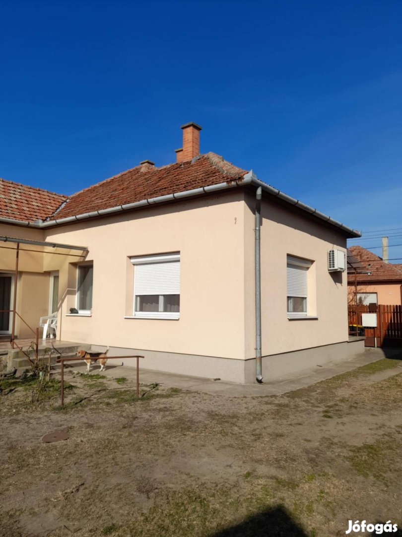 Kiskunmajsa csendes részén 5 szobás családi ház eladó 