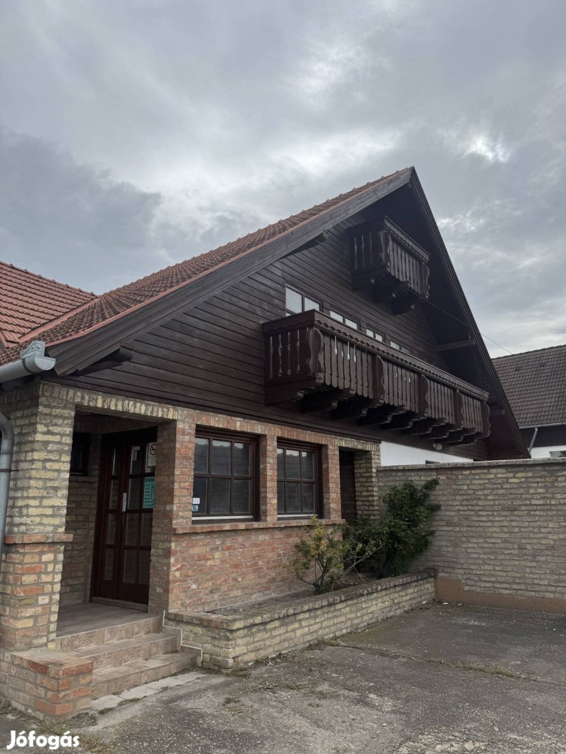 Kiskunmajsa ingatlan Félegyházi út Bableves Csárda