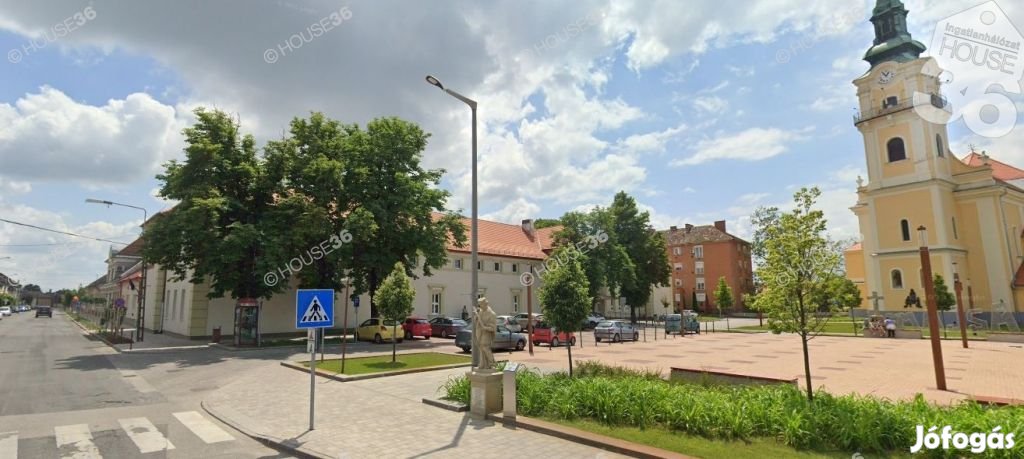 Kiskunmajsa központjában eladó üzlethelyiség!