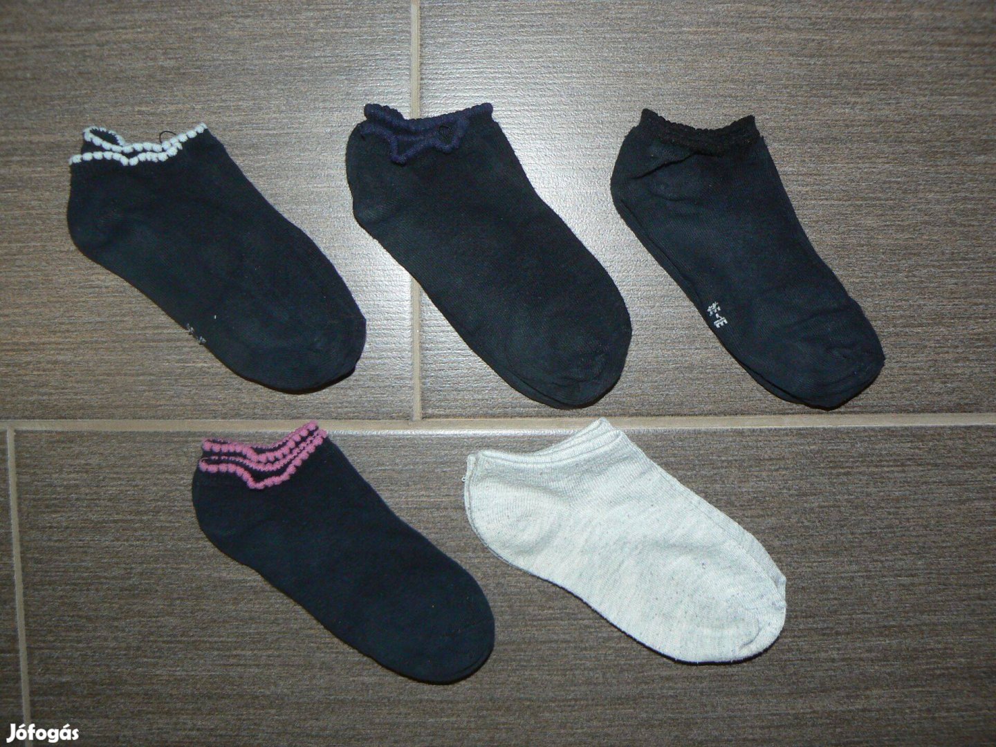 Kislány 30-33 pamut fekete, fehér zokni